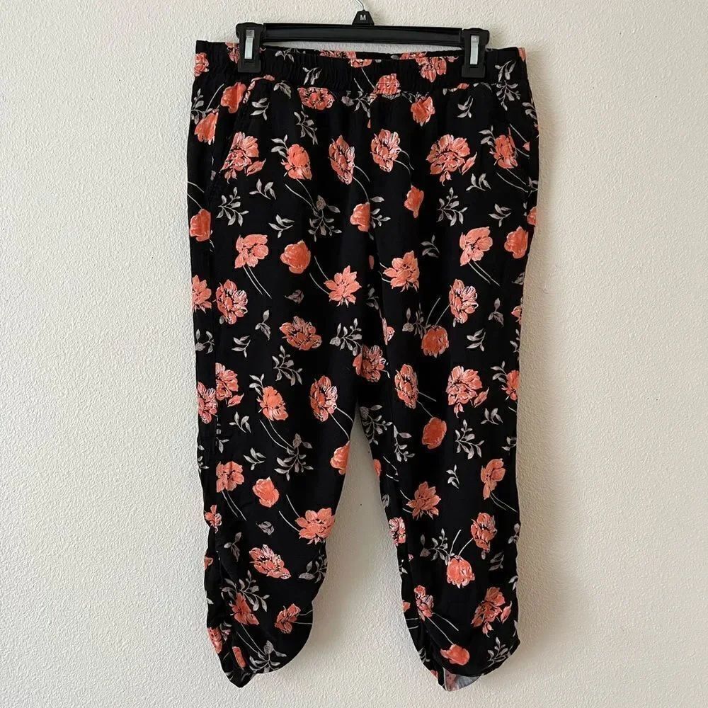 GNE Women's Floral Rayon Pull On Capri Black Size Small